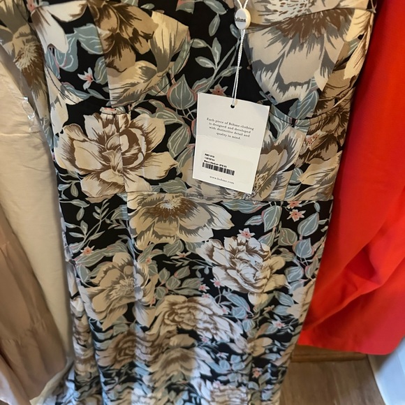 Women’s dresses bundle - Picture 6 of 16